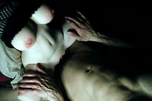 Beautiful girlfriend’s passionate and fulfilling double penetration experience