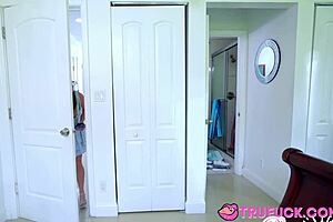 Lesbian babes home alone for a break and enjoying pervy stepsister step thủ Flour pussy